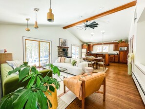 Smart TV, fireplace, stereo - One-of-a-kind, modern retreat w/ indoor sports court, hot tub, and spa (Morristown)