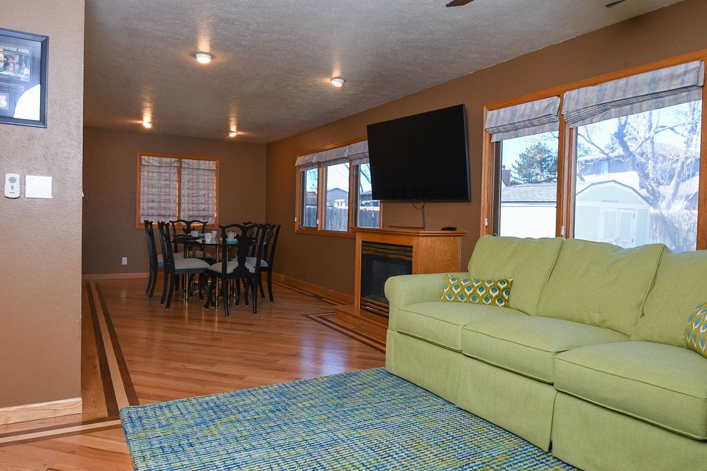 3bd/2ba house, 20 min to Denver, close to lightrail, park