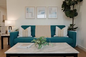 Smart-TV, Bücher, Arbeitsbereiche