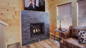 Una Smart TV, una chimenea