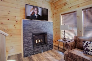 Smart TV y chimenea 