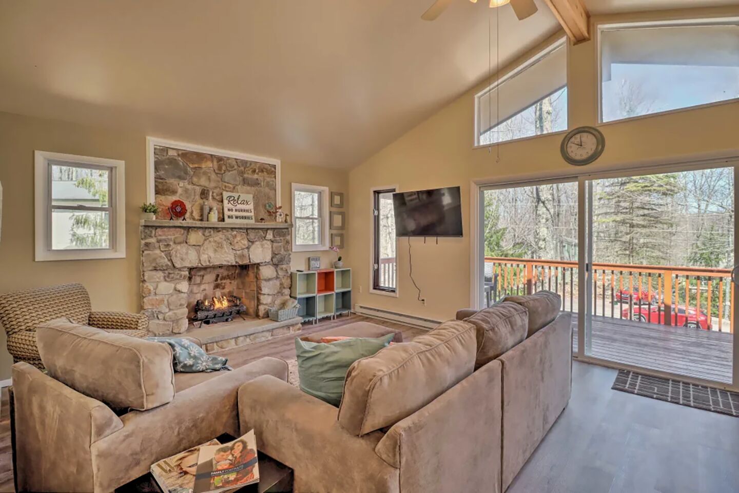 25 minutes to 3 major ski resorts! 