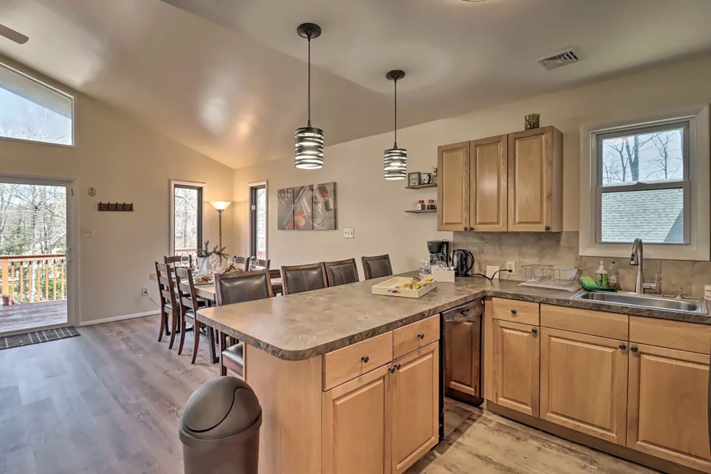 25 minutes to 3 major ski resorts! 