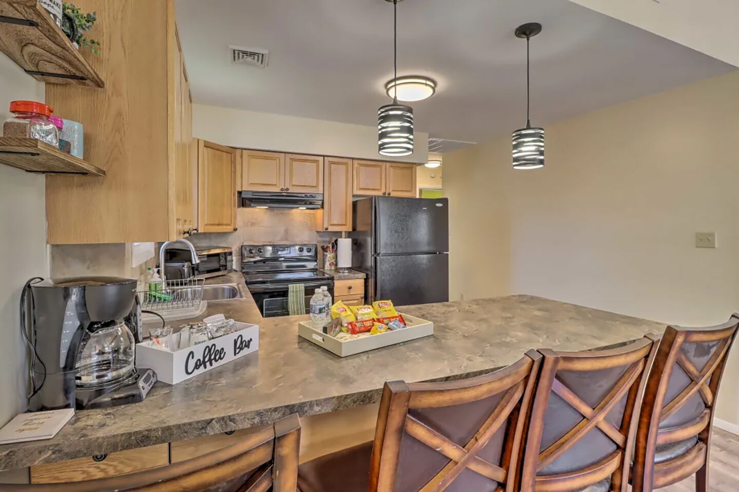 25 minutes to 3 major ski resorts! 