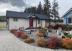 Exterior - Camas Creek Cottage (Hamilton)