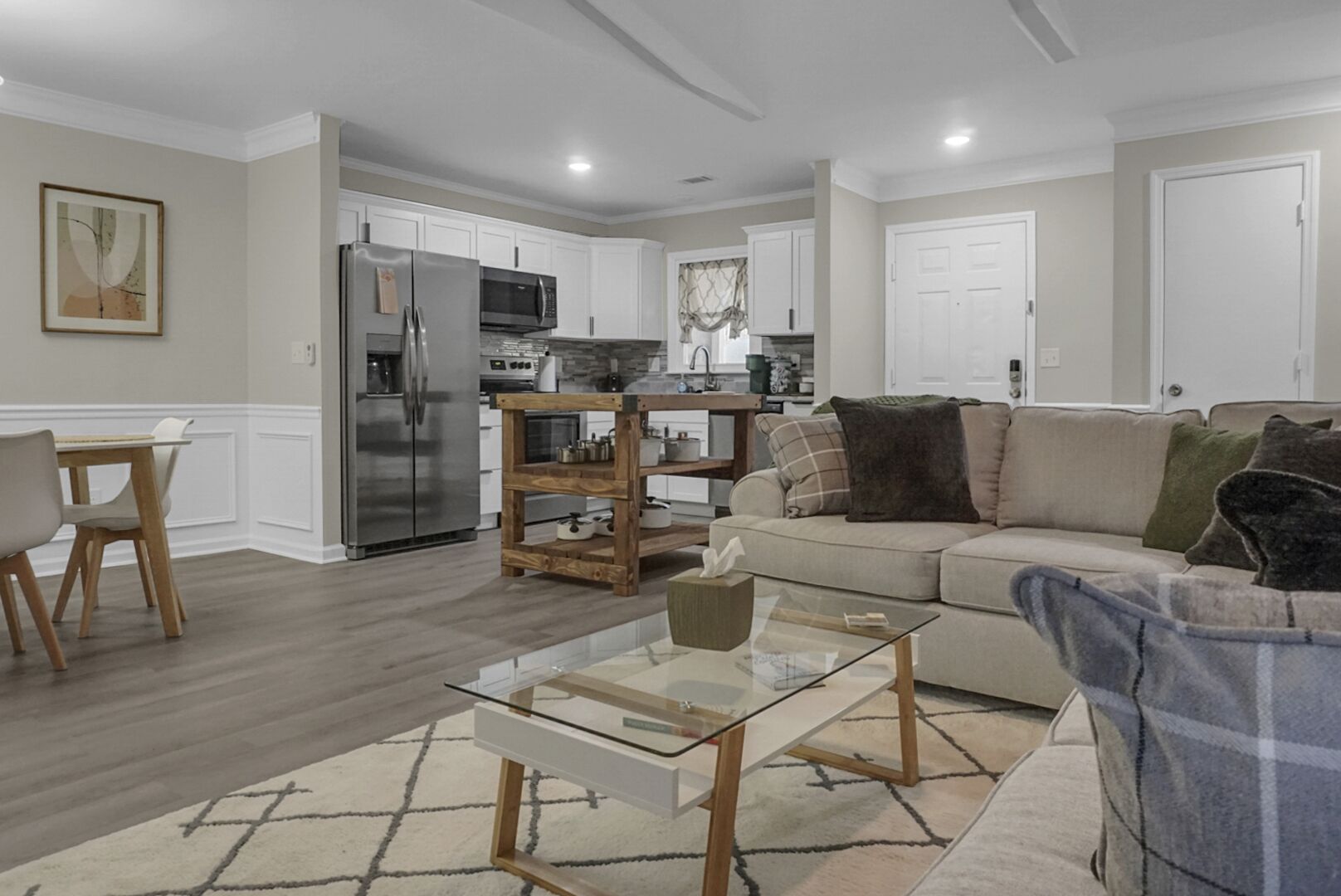 Charming Spacious Getaway - 16 mi to historic CHS