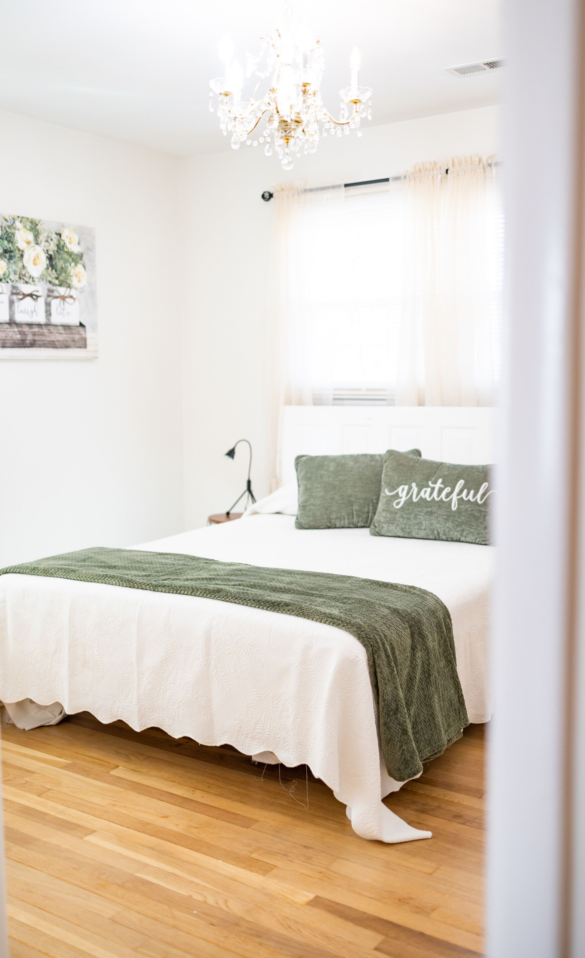 3 habitaciones, tabla de planchar con plancha, wifi y ropa de cama 