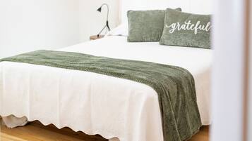 3 habitaciones, tabla de planchar con plancha, wifi y ropa de cama