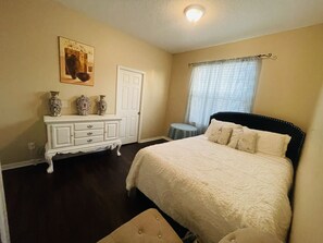 1 chambre, fer et planche à repasser, Wi-Fi, draps fournis