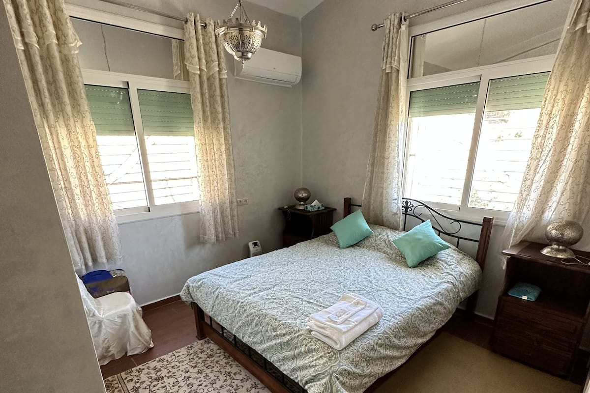 Blackout curtains, free WiFi