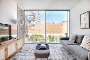 Télévision, chaîne hi-fi