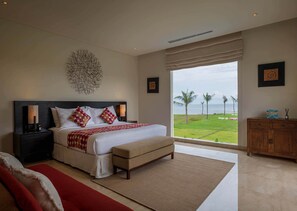 3 bedrooms, premium bedding, in-room safe, individually decorated - Svarga Pabean Villas (Sukawati)