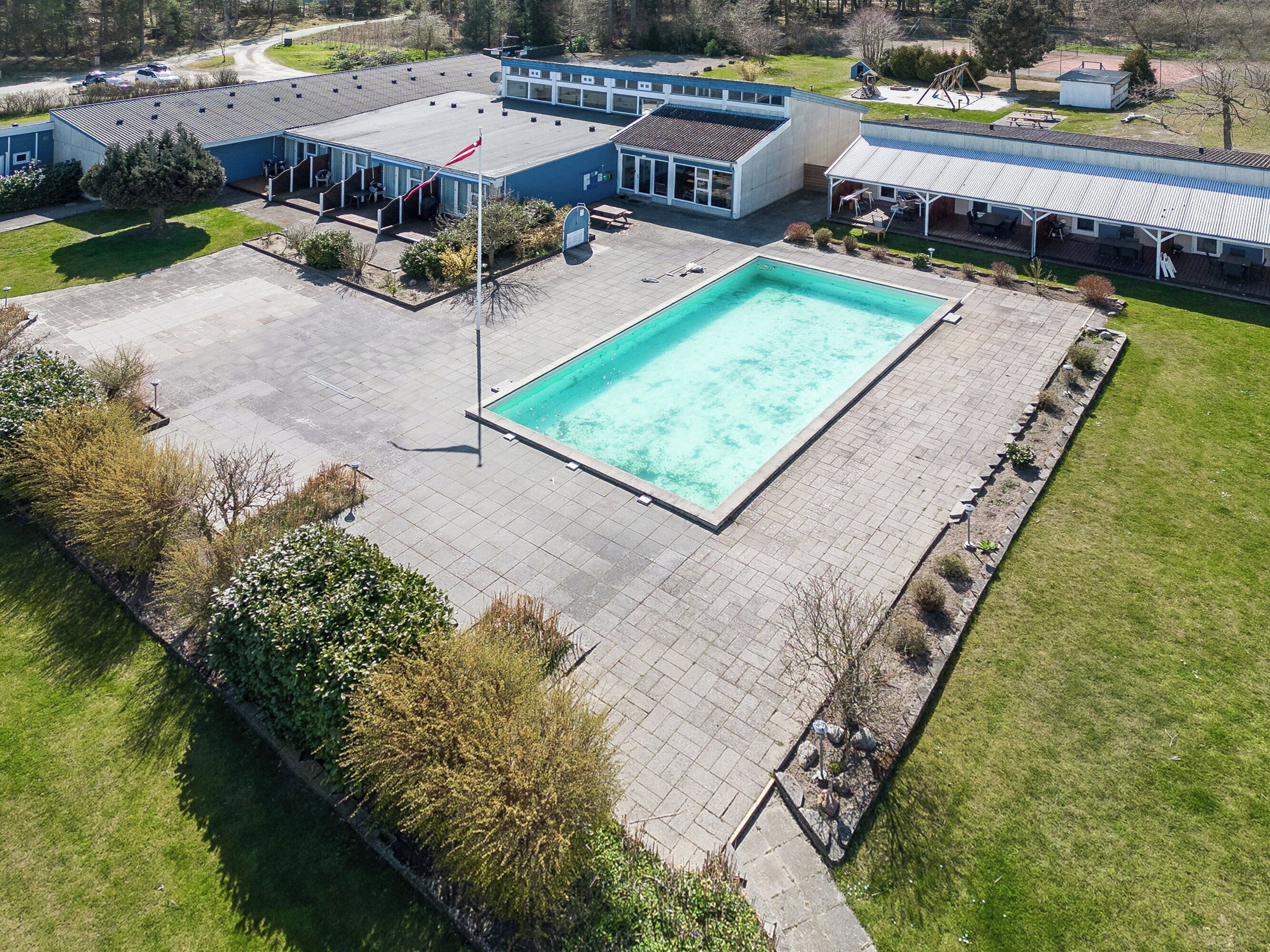 Una piscina cubierta, una piscina climatizada