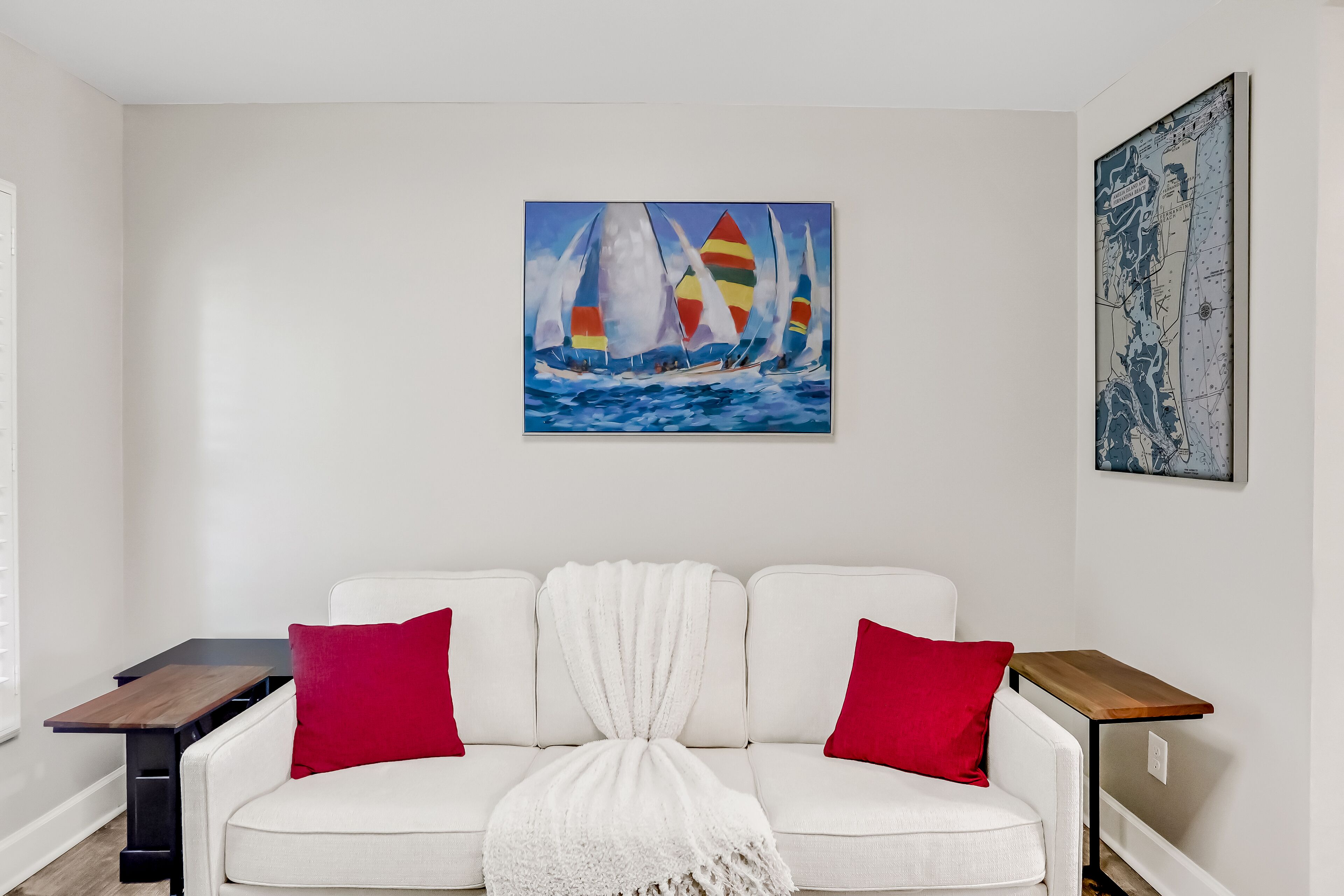 Quiet coastal escape near the ocean, Wifi, private washer/dryer