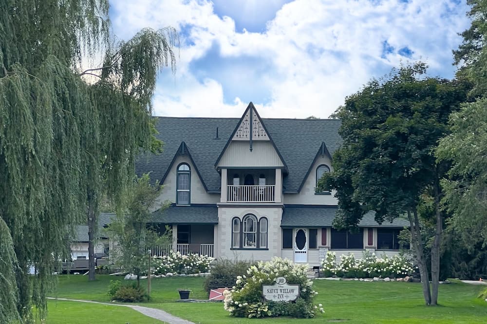 The Saucy Willow Inn and Cottages
