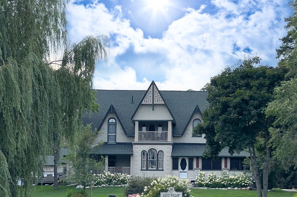 The Saucy Willow Inn and Cottages
