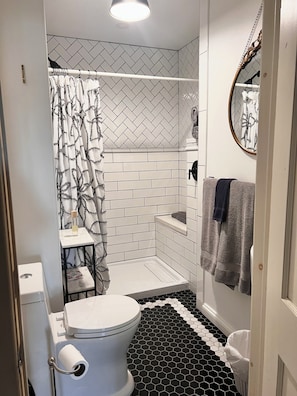 Traditional Room | Bathroom | Shower, hair dryer, bathrobes, towels - The Saucy Willow Inn and Cottages (Kawartha Lakes)