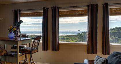 Spacious Home w/Ocean Views! 2 min. Walk to Beach!