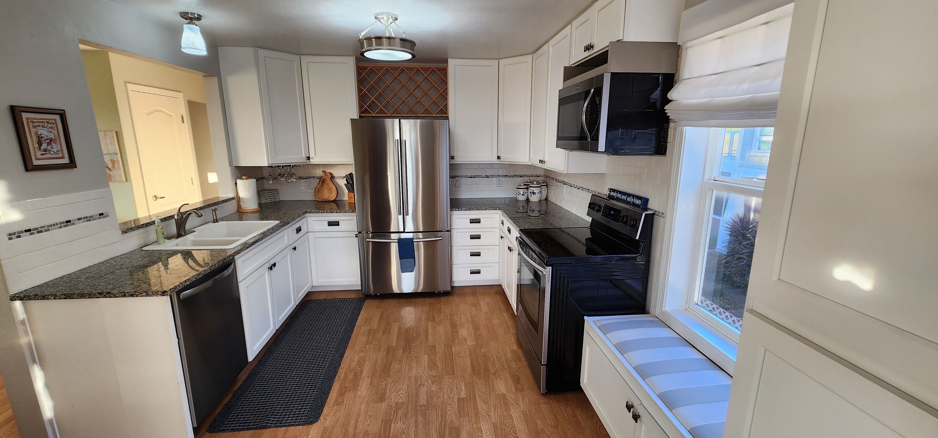 Spacious Home w/Ocean Views! 2 min. Walk to Beach!