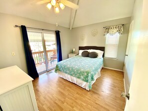 4 bedrooms, desk, iron/ironing board, free WiFi