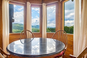 Dining - Beautiful Mountain View log cabin (Cosby)