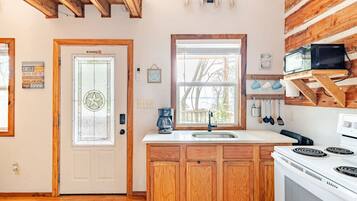 Fridge, microwave, oven, coffee/tea maker