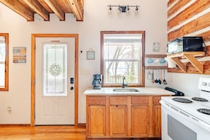 Frigorífic, microones, forn i cafetera i tetera 