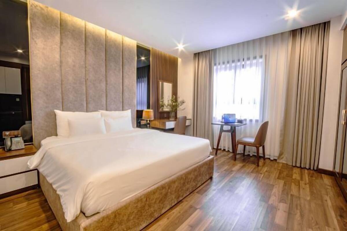 Premium bedding, minibar, in-room safe, desk