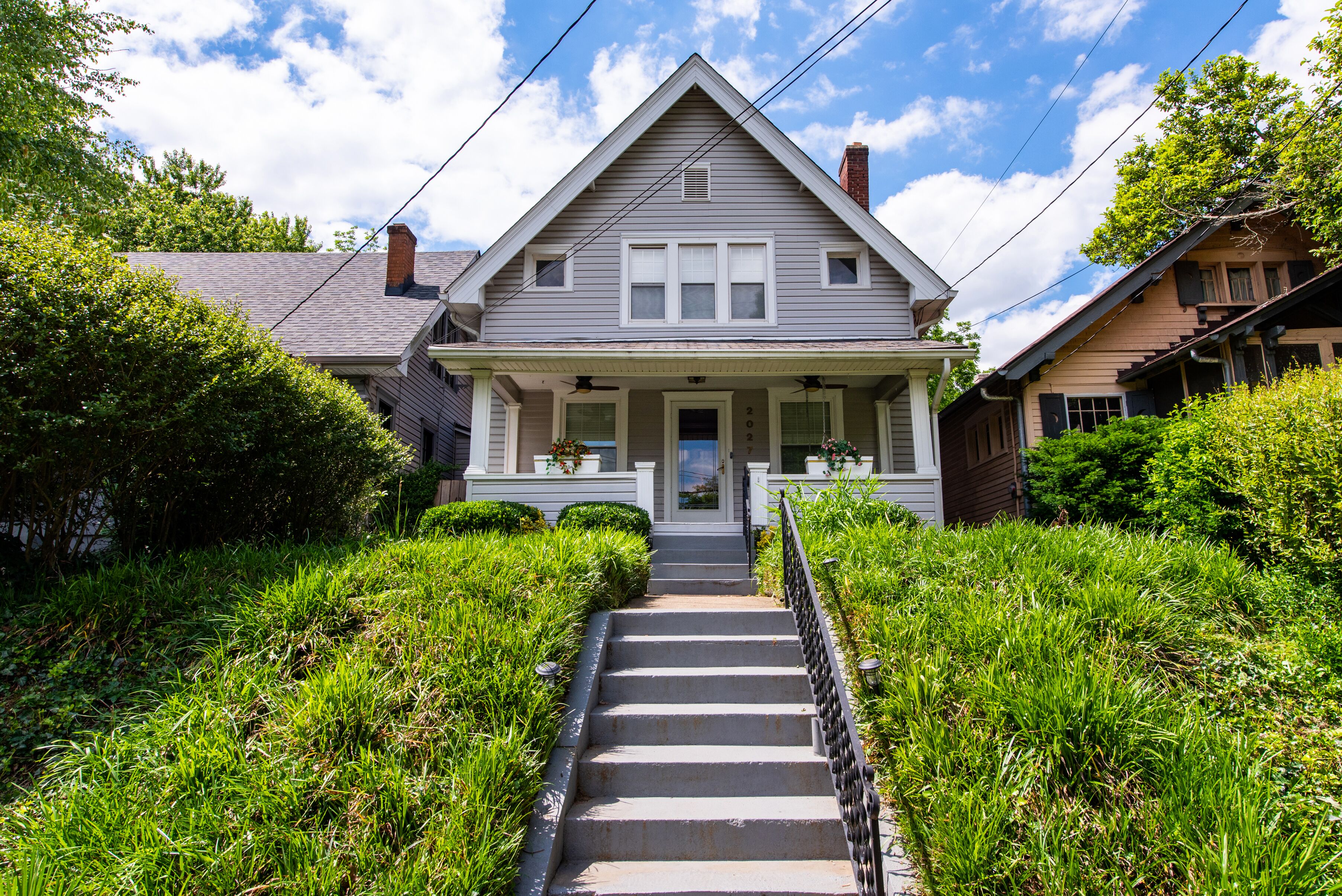 MARYLAND HOUSE -HIGHLANDS -  Charming koi pond,  WALK TO ALL