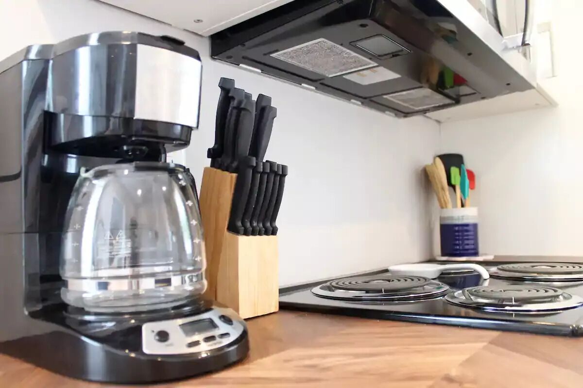 MARYLAND HOUSE -HIGHLANDS -  Charming koi pond,  WALK TO ALL