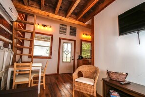 Smart TV, DVD player, stereo - Romantic Innisfree Cottage w/ Lakeview & Firepit (Flint)