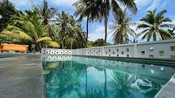 Kolam renang outdoor
