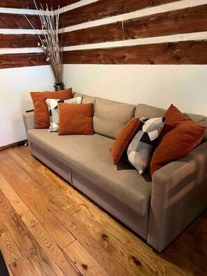 Smart TV, DVD player, stereo