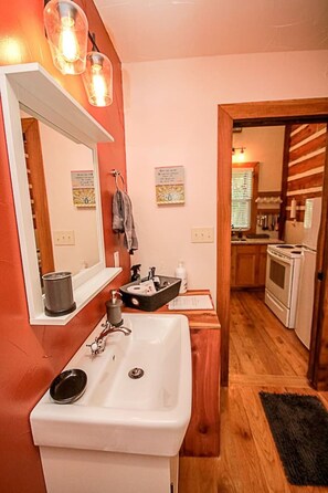 Fridge, microwave, oven, coffee/tea maker