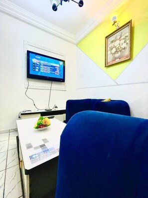 Interior - 1 Bed Studio Sleeps 2 - Wifi, Balcony, Parking (Douala)