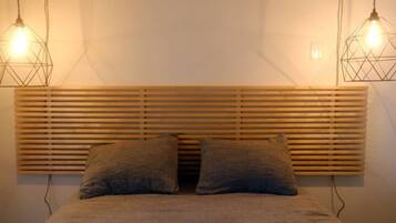 1 bedroom, desk, WiFi, bed sheets