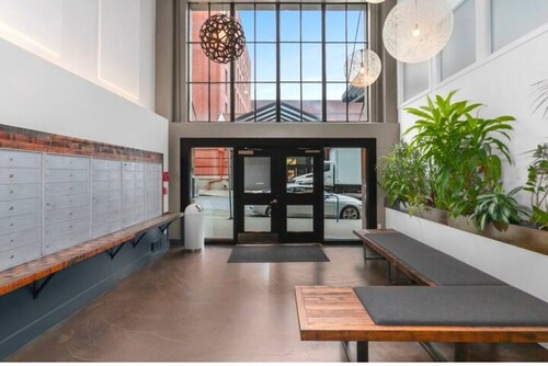 Pearl District Art Loft: Urban Luxury with Parking!