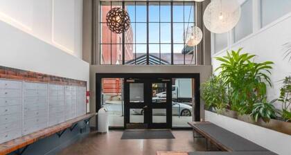 Pearl District Art Loft: Urban Luxury with Parking!