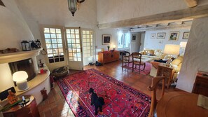 TV, fireplace, stereo