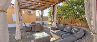 Charming 4-Bed Villa in moncarapacho