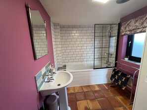 Combinazione doccia/vasca, asciugacapelli, asciugamani