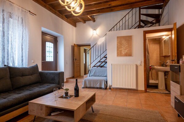 Fernseher, Kamin, Stereoanlage