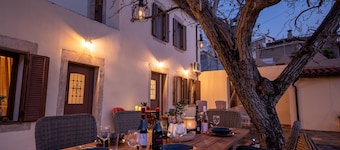 Walnut tree Villa Ano Archanes-10km from Heraklion