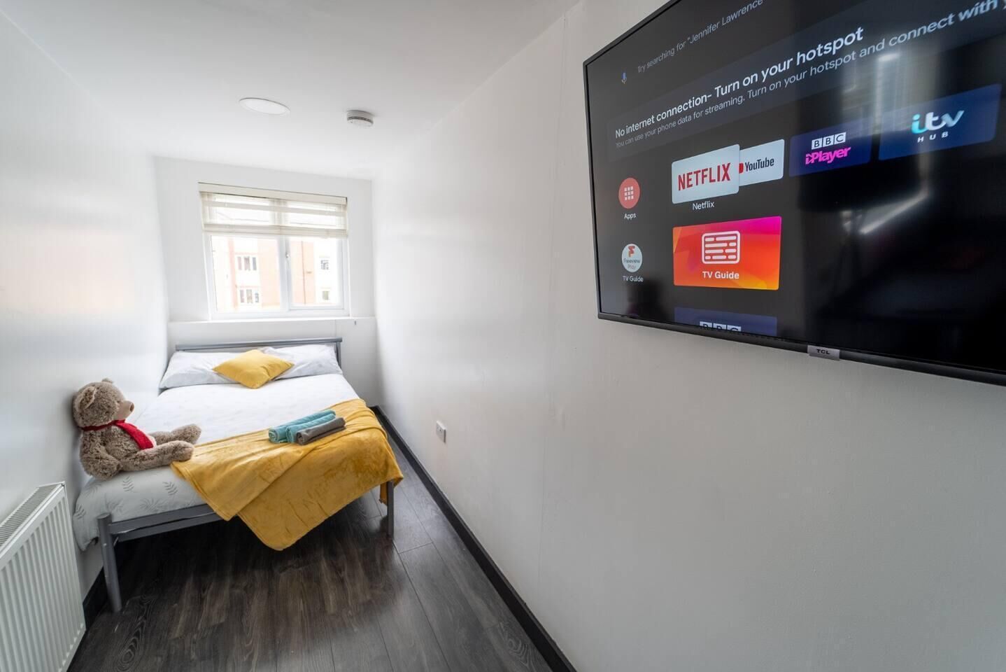 Stunning studio next to restaurants!