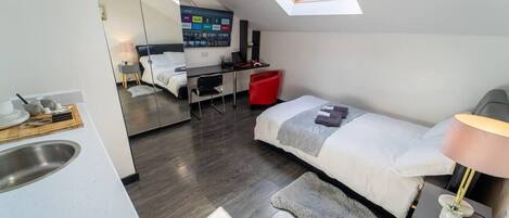 Iron/ironing board, WiFi, bed sheets