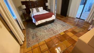 8 bedrooms, bed sheets