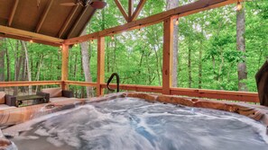 Tina de hidromasaje al aire libre