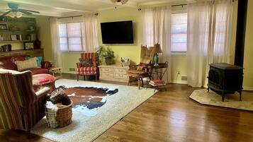 Fernseher, Kamin, Arbeitsbereiche