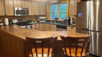 Design House | Private kitchen | Full-sized fridge, microwave, stovetop, dishwasher