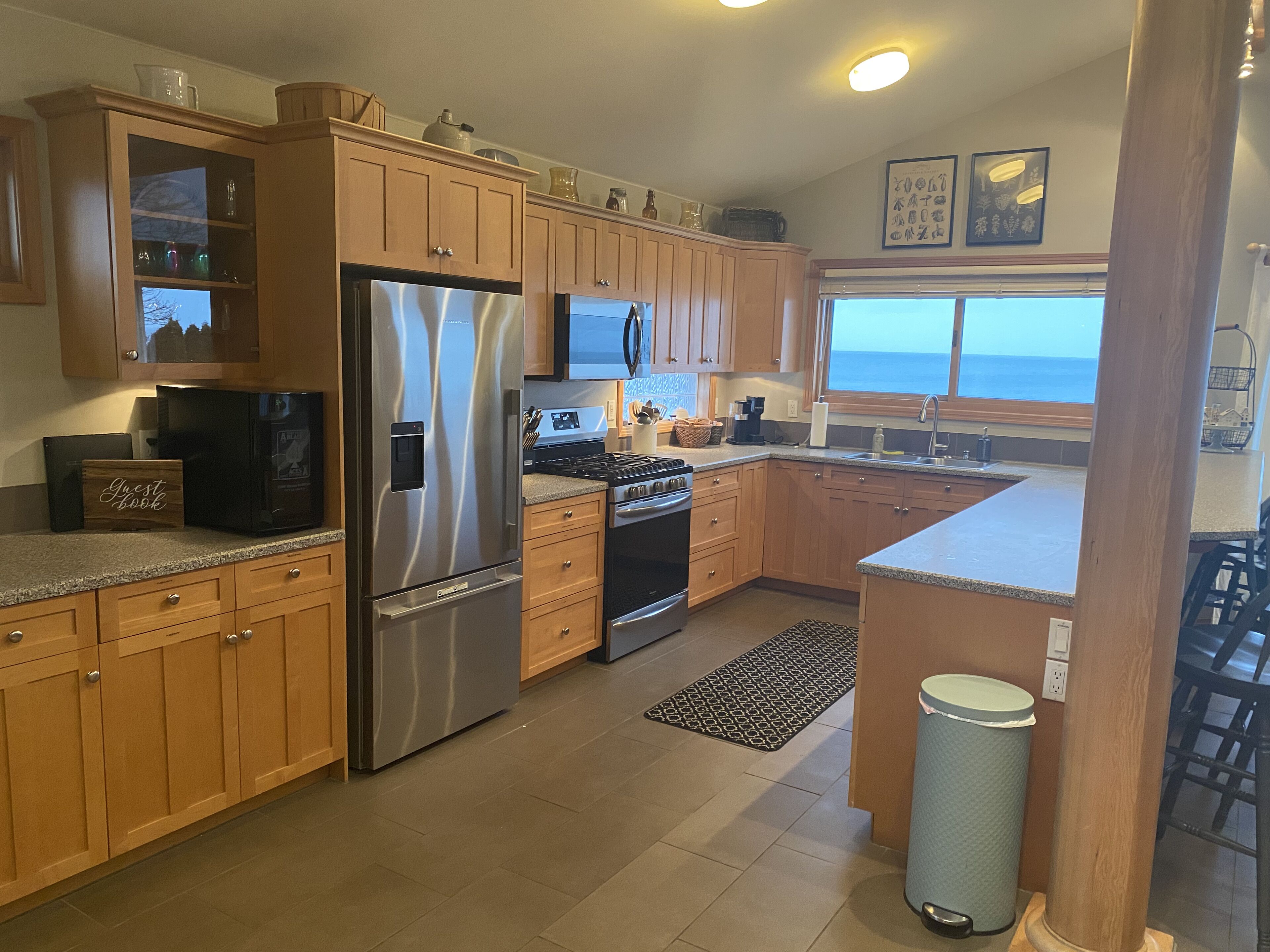 Beautiful 3-Bedroom Seaside Cottage - Located on scenic Freeman Beach